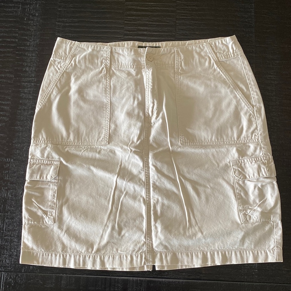 Women’s Eddie Bauer khaki skirt size 10